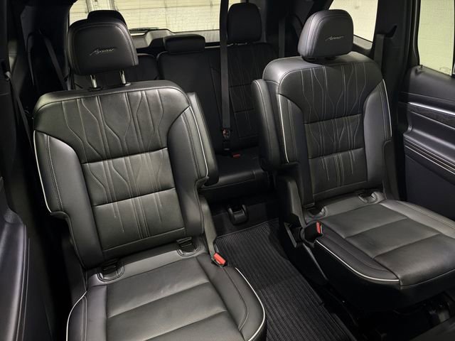 Certified 2025 Buick Enclave Avenir image 18