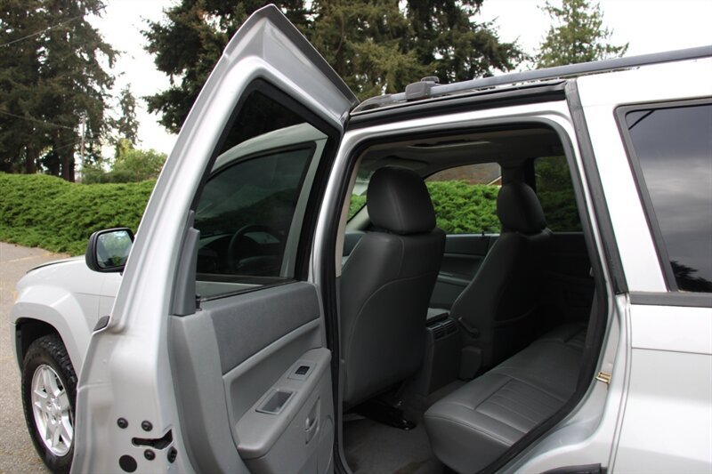 Used 2007 Jeep Grand Cherokee Laredo RWD image 15