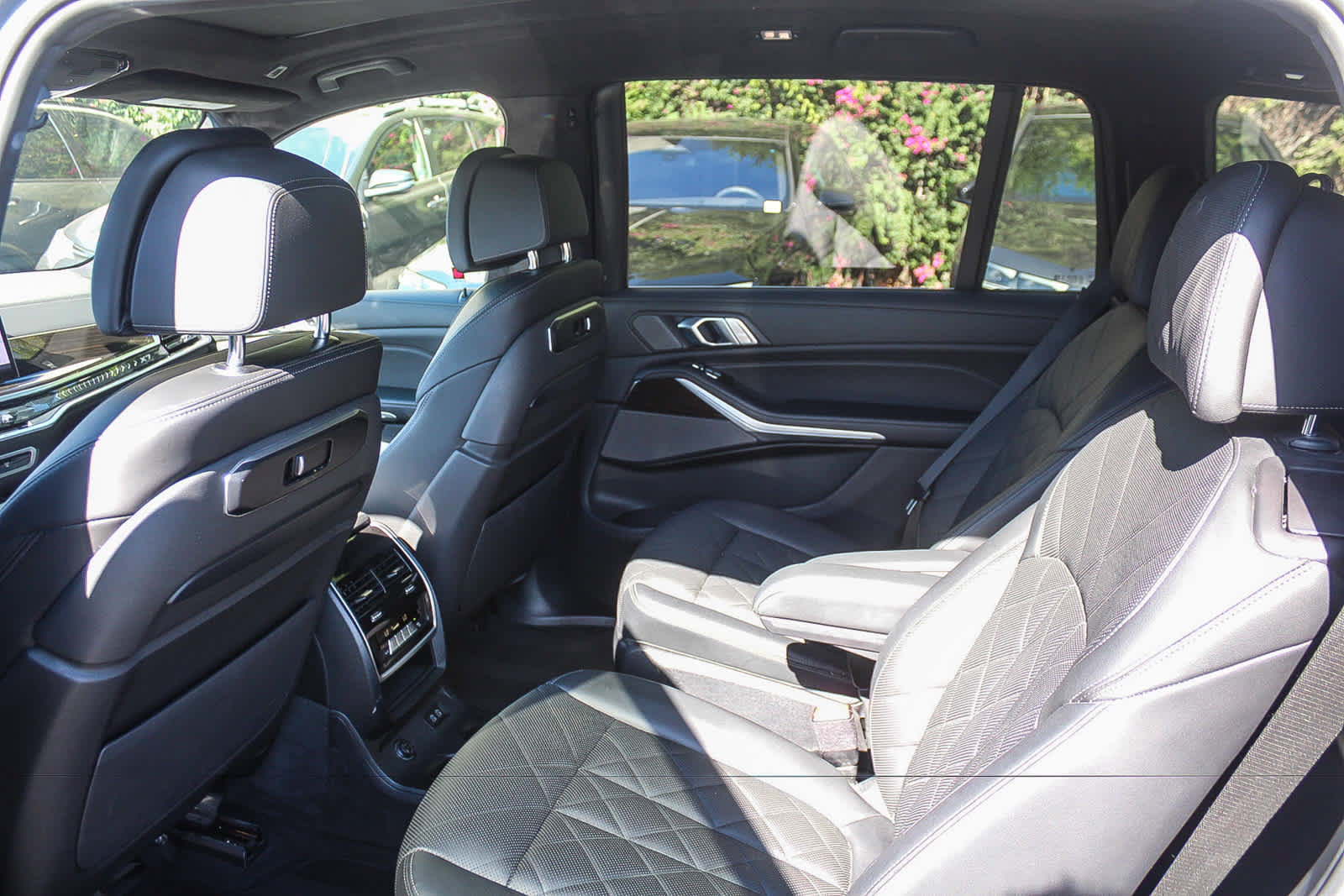 Used 2024 BMW X7 xDrive40i w/ Premium Package AWD/4WD image 17