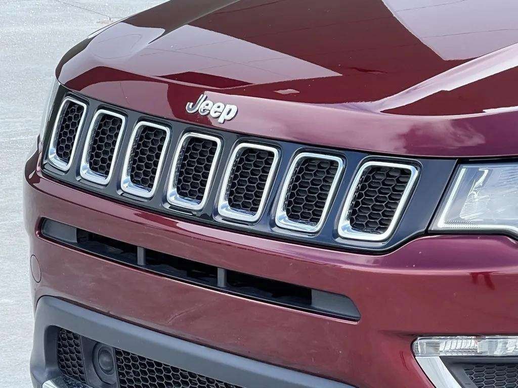 Used 2021 Jeep Compass Limited image 12