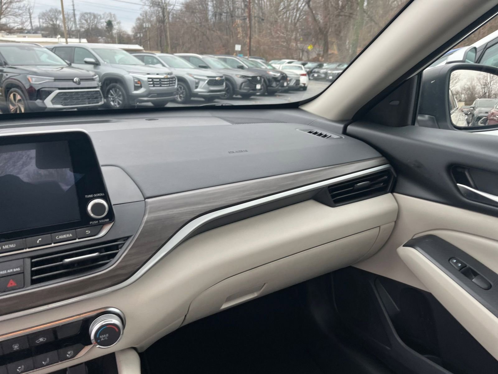 Used 2025 Nissan Altima 2.5 SV image 29