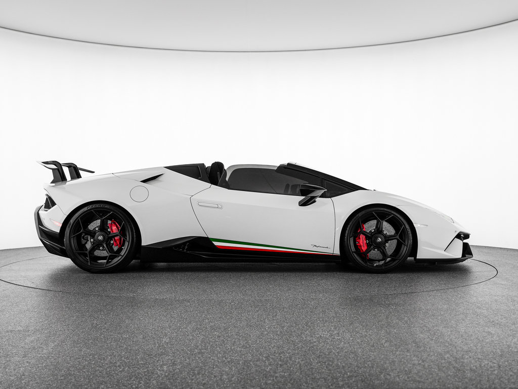 Used 2018 Lamborghini Huracan Performante AWD/4WD image 7