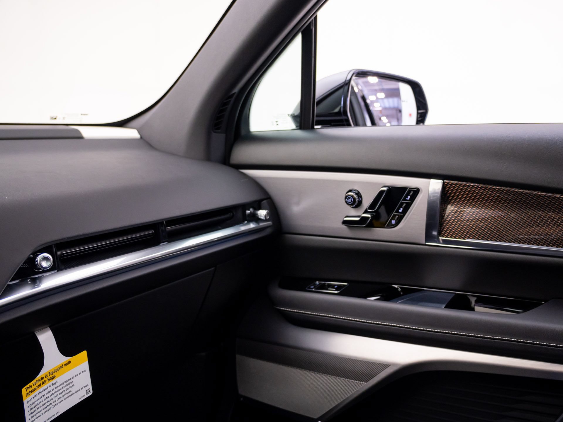 New 2027 Cadillac Vistiq Sport w/ LPO, Floor Liner Package AWD/4WD image 29