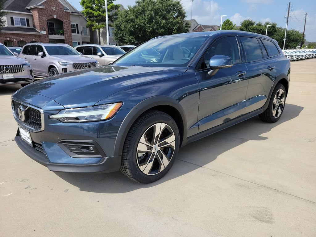 New 2026 Volvo V60 B5 Cross Country Plus w/ Climate Package AWD/4WD image 32