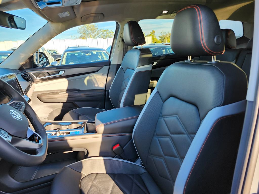 New 2026 Volkswagen Atlas Peak Edition image 9