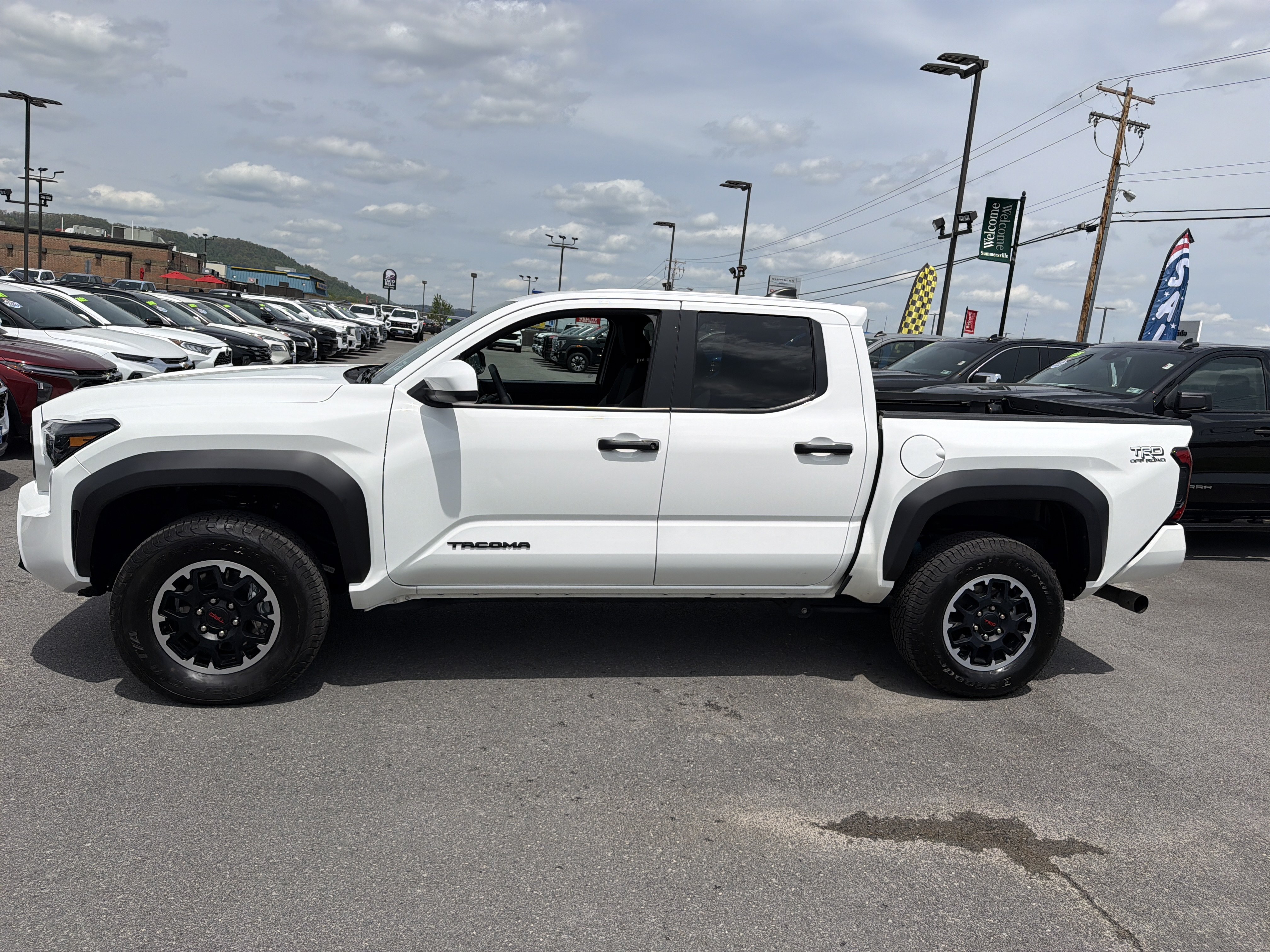 Used 2025 Toyota Tacoma TRD Off-Road AWD/4WD image 11