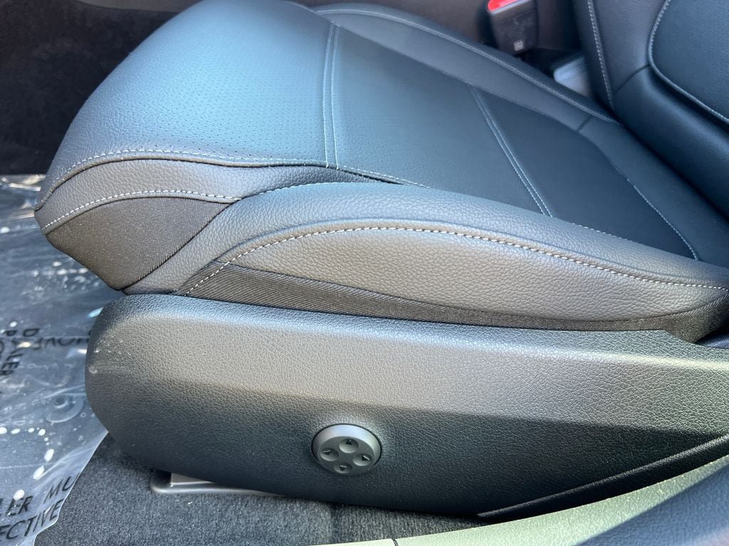 New 2025 Mercedes-Benz C 300 4MATIC Sedan image 10