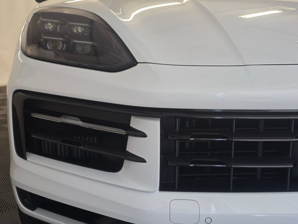 Certified 2025 Porsche Cayenne S AWD/4WD image 32