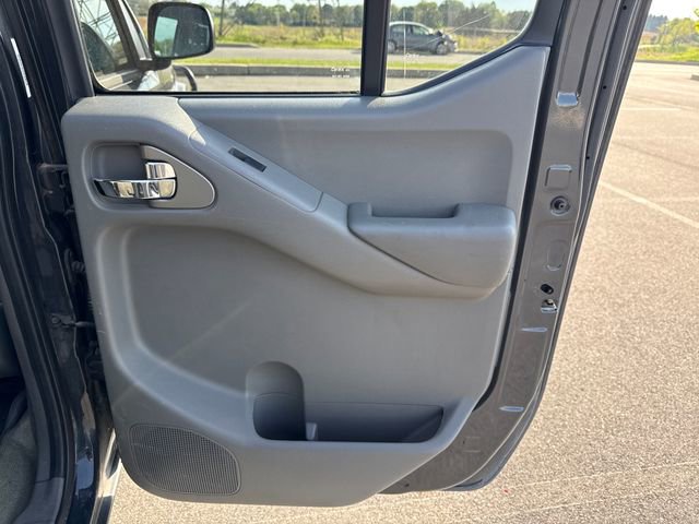 Used 2013 Nissan Frontier SV w/ SV Value Truck Pkg AWD/4WD image 16