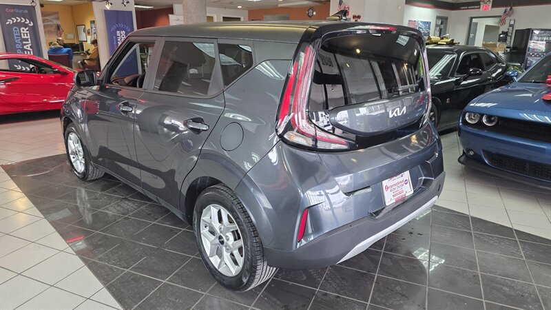 Used 2023 Kia Soul LX w/ LX Technology Package FWD image 8