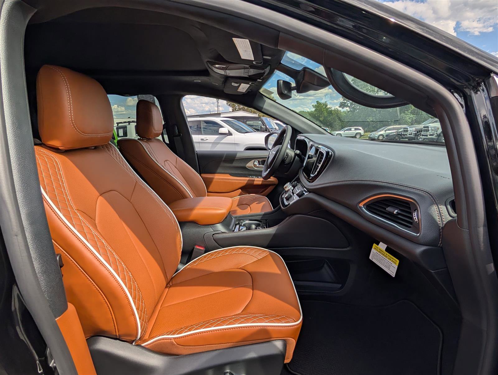 New 2026 Chrysler Pacifica Pinnacle image 7