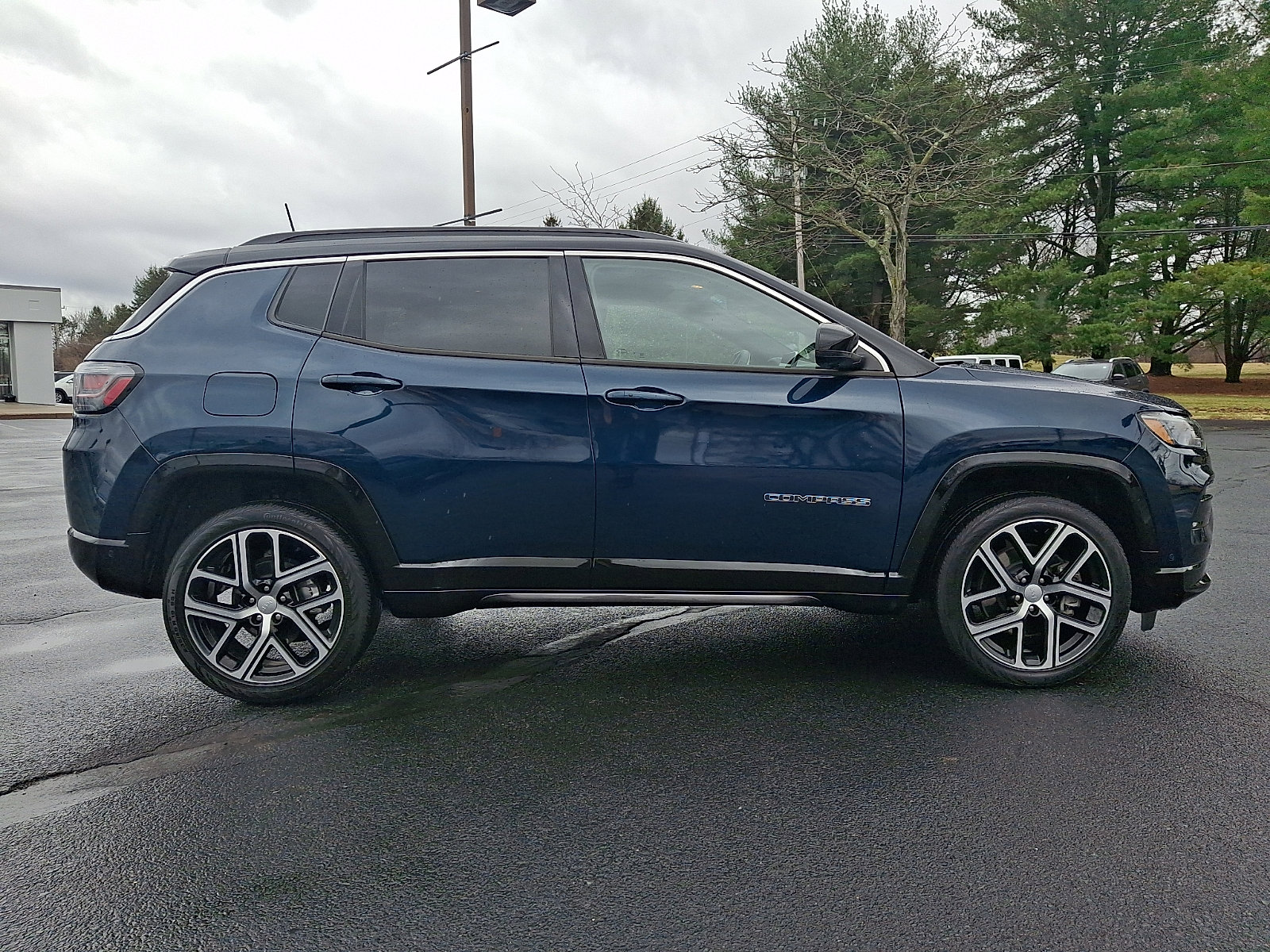 Certified 2024 Jeep Compass Limited w/ Elite Group AWD/4WD image 7