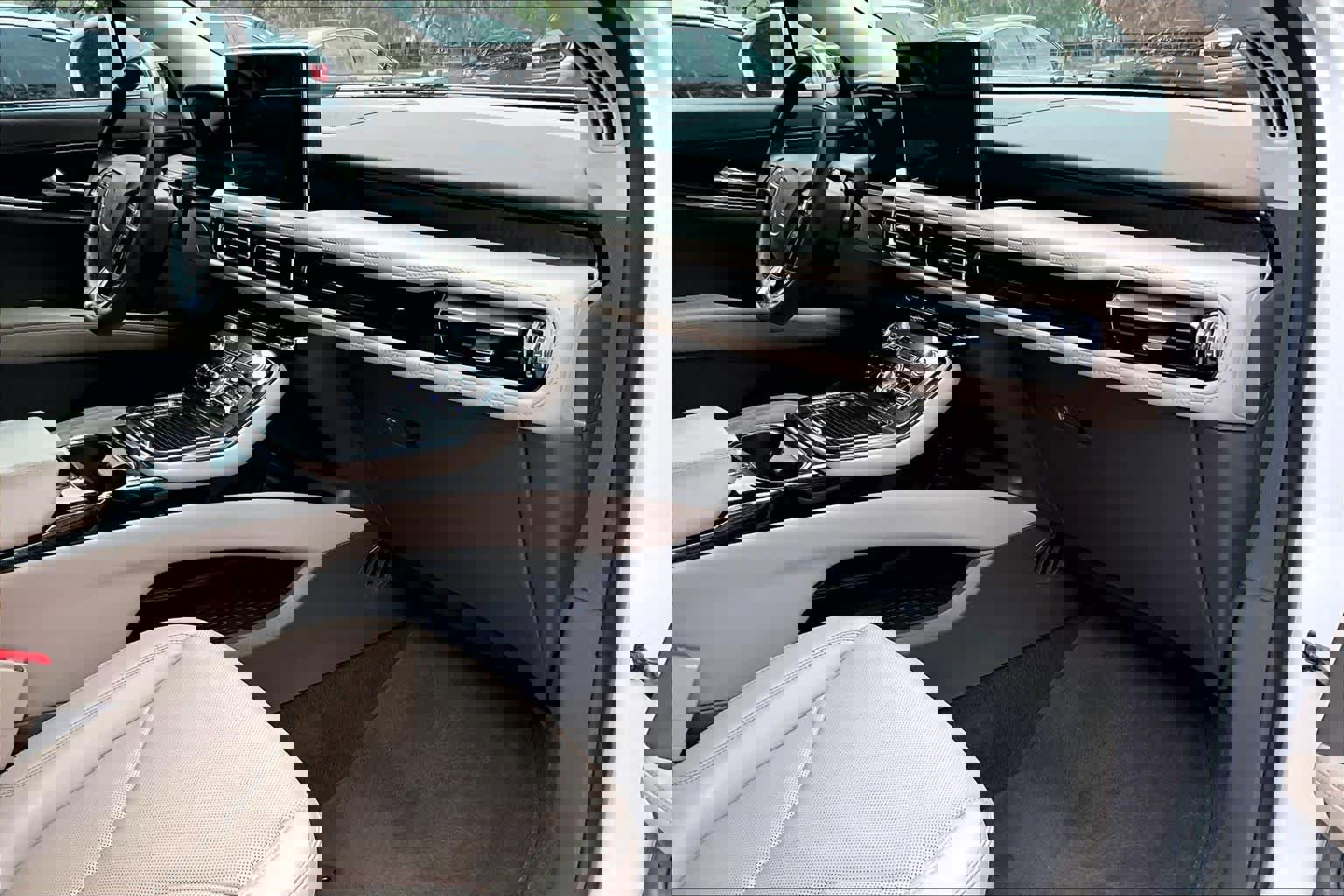 Used 2023 Lincoln Nautilus Reserve w/ Equipment Group 201A image 18