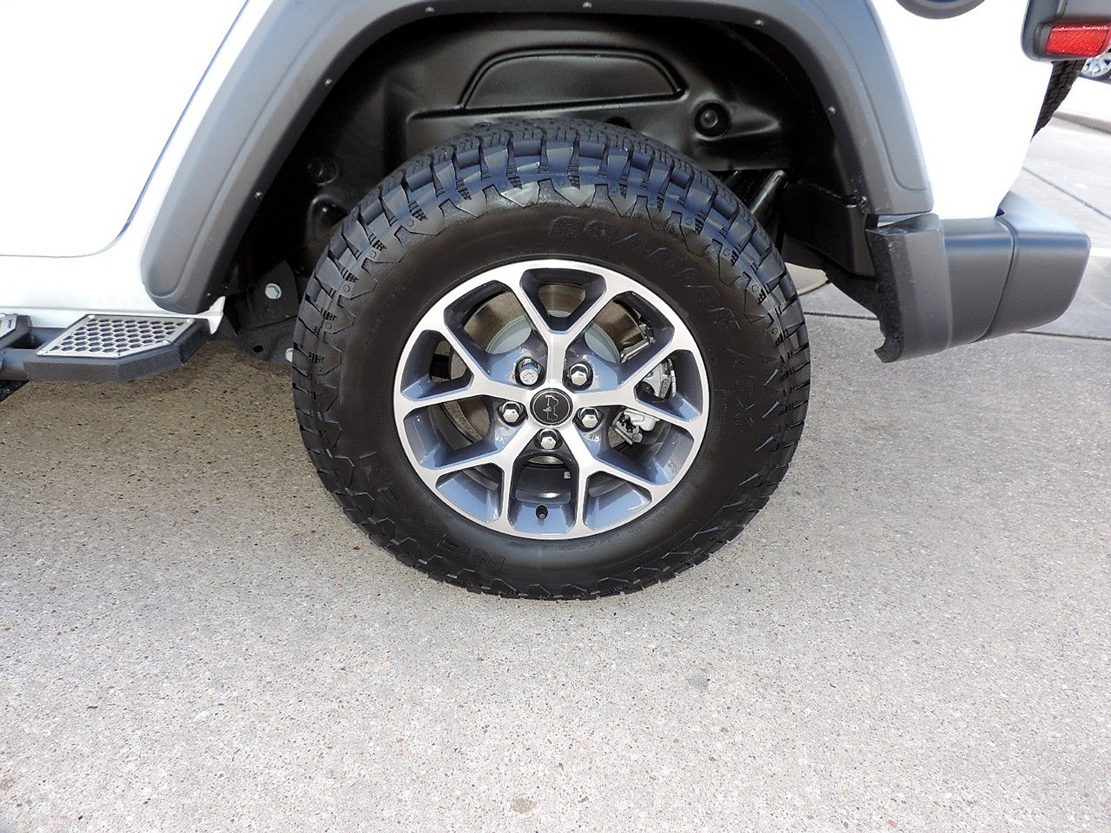 Used 2025 Jeep Wrangler Unlimited Sport AWD/4WD image 9