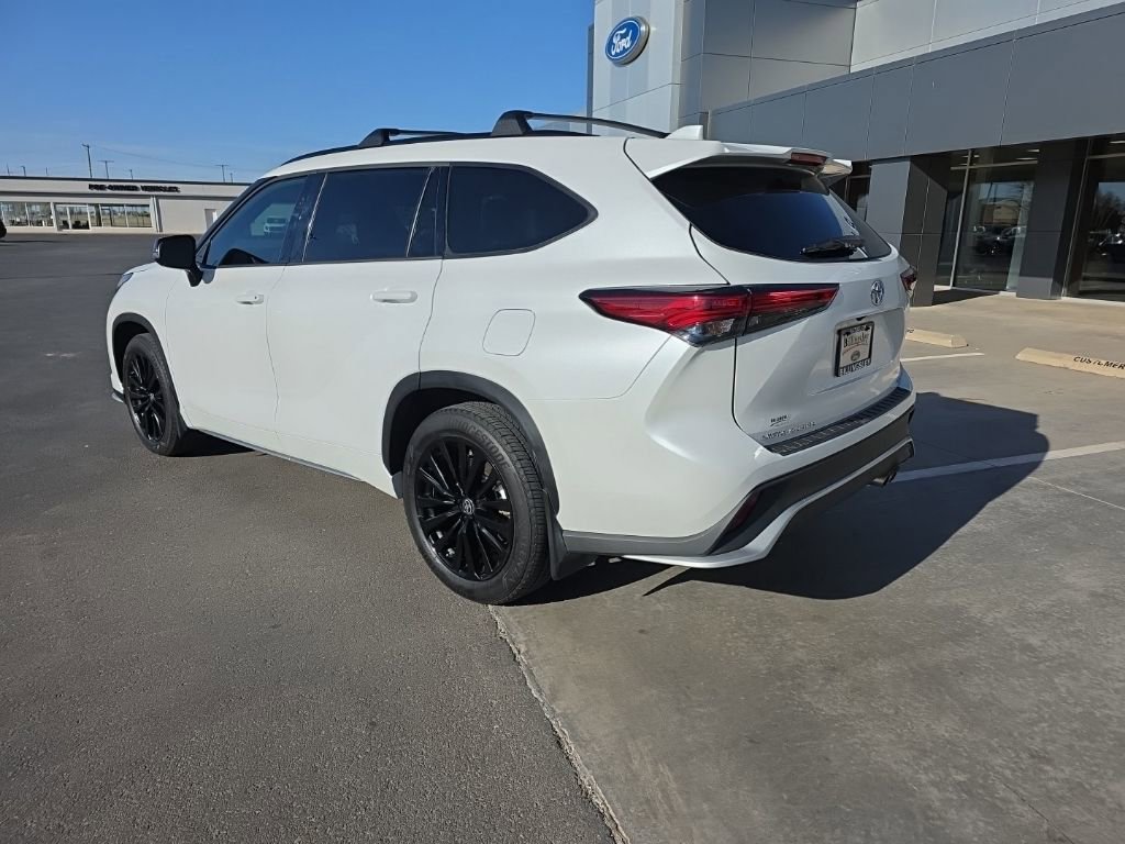 Used 2023 Toyota Highlander XSE image 2