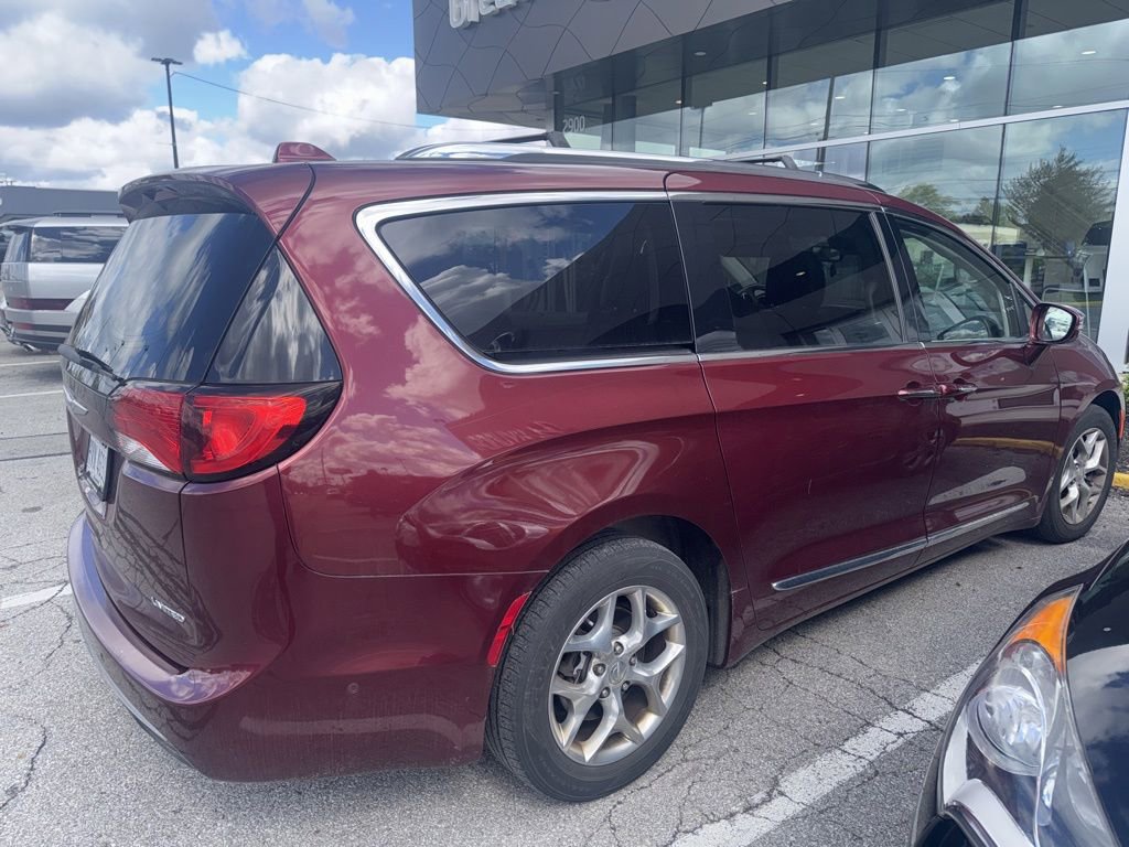 Used 2018 Chrysler Pacifica Limited w/ Advanced Safetytec Group FWD image 3