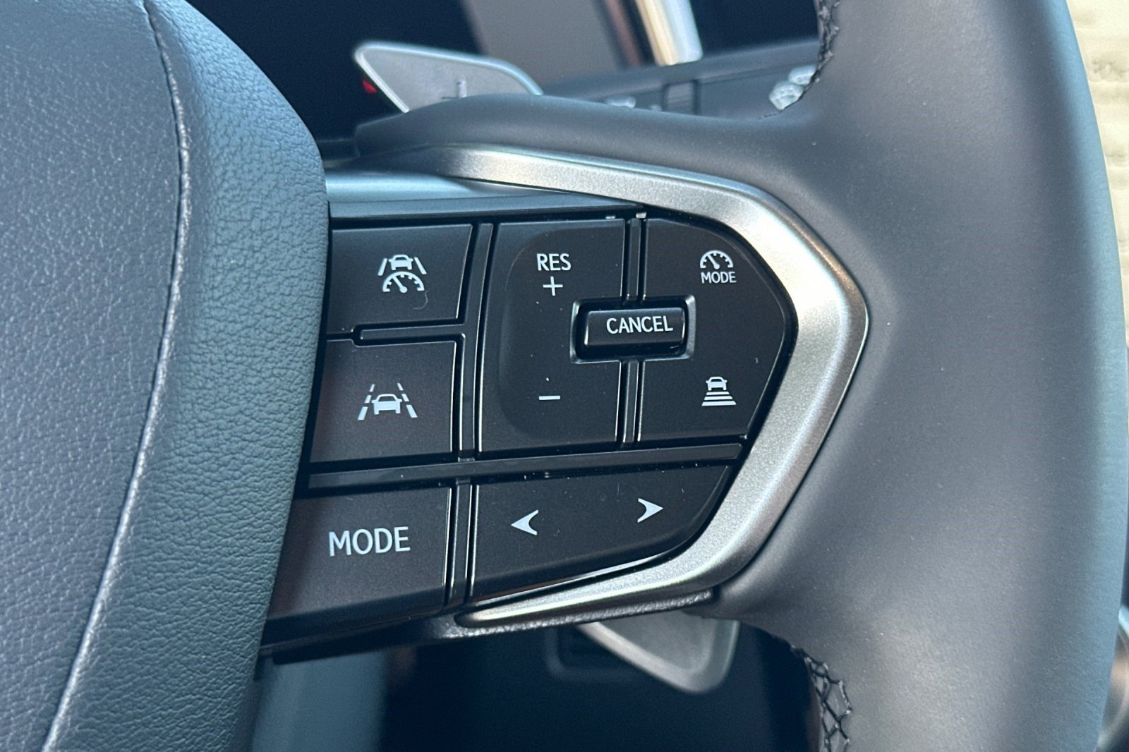 Certified 2025 Lexus RZ 300e w/ Accessory Package (2T) image 31