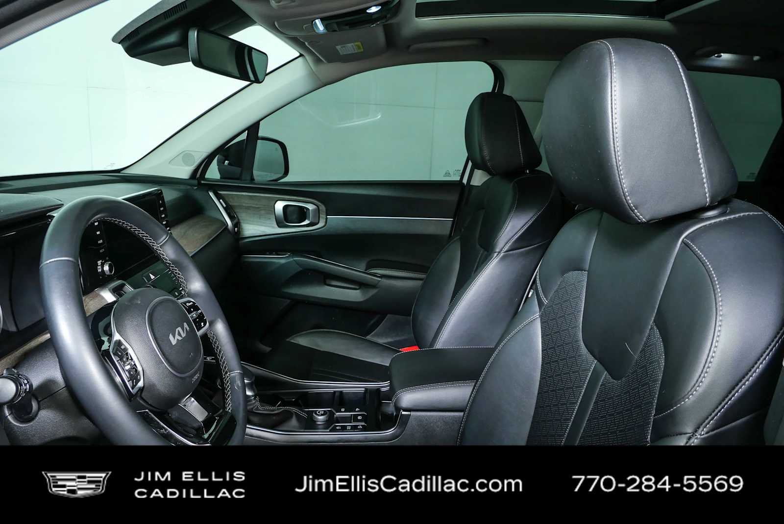 Used 2023 Kia Sorento EX w/ Panoramic Sunroof Package FWD image 5