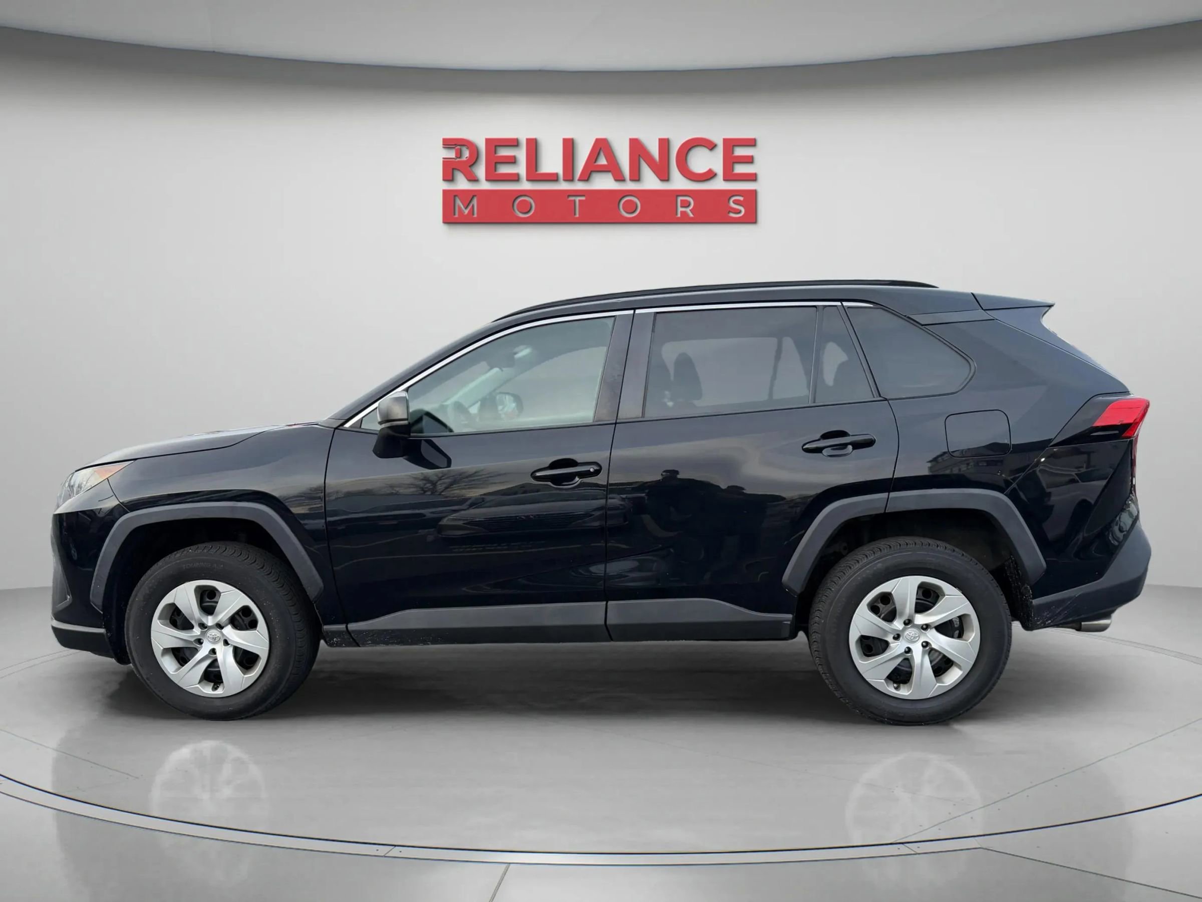 Used 2019 Toyota RAV4 LE image 3