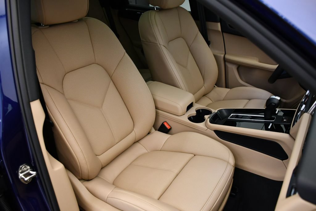 Certified 2026 Porsche Macan Turbo AWD/4WD image 48