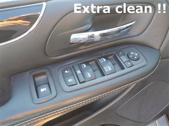 Used 2014 Chrysler Town & Country S image 11