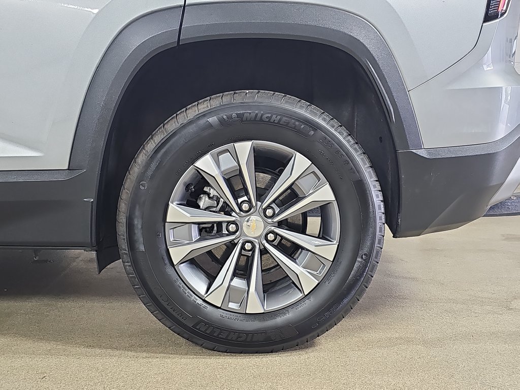 Certified 2026 Chevrolet Equinox LT AWD/4WD image 38