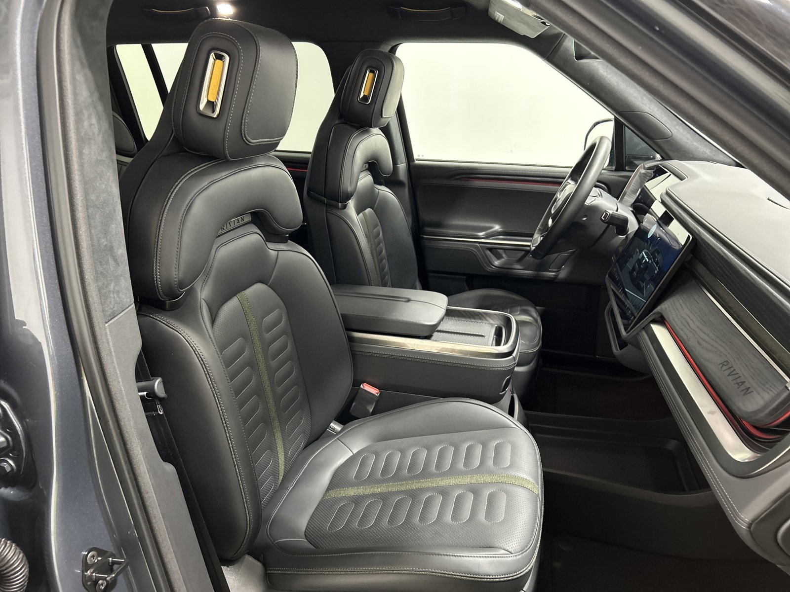 Used 2025 Rivian R1S Adventure image 24