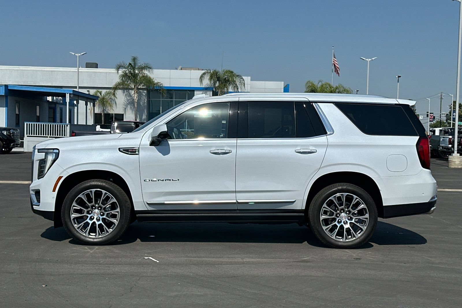 Used 2026 GMC Yukon Denali w/ Sun & Power Step Package AWD/4WD image 8