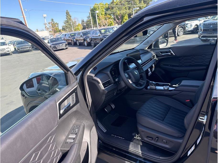 Used 2025 Mitsubishi Outlander SEL image 8