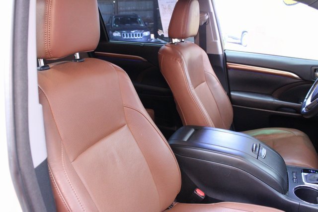 Used 2017 Toyota Highlander Limited image 11
