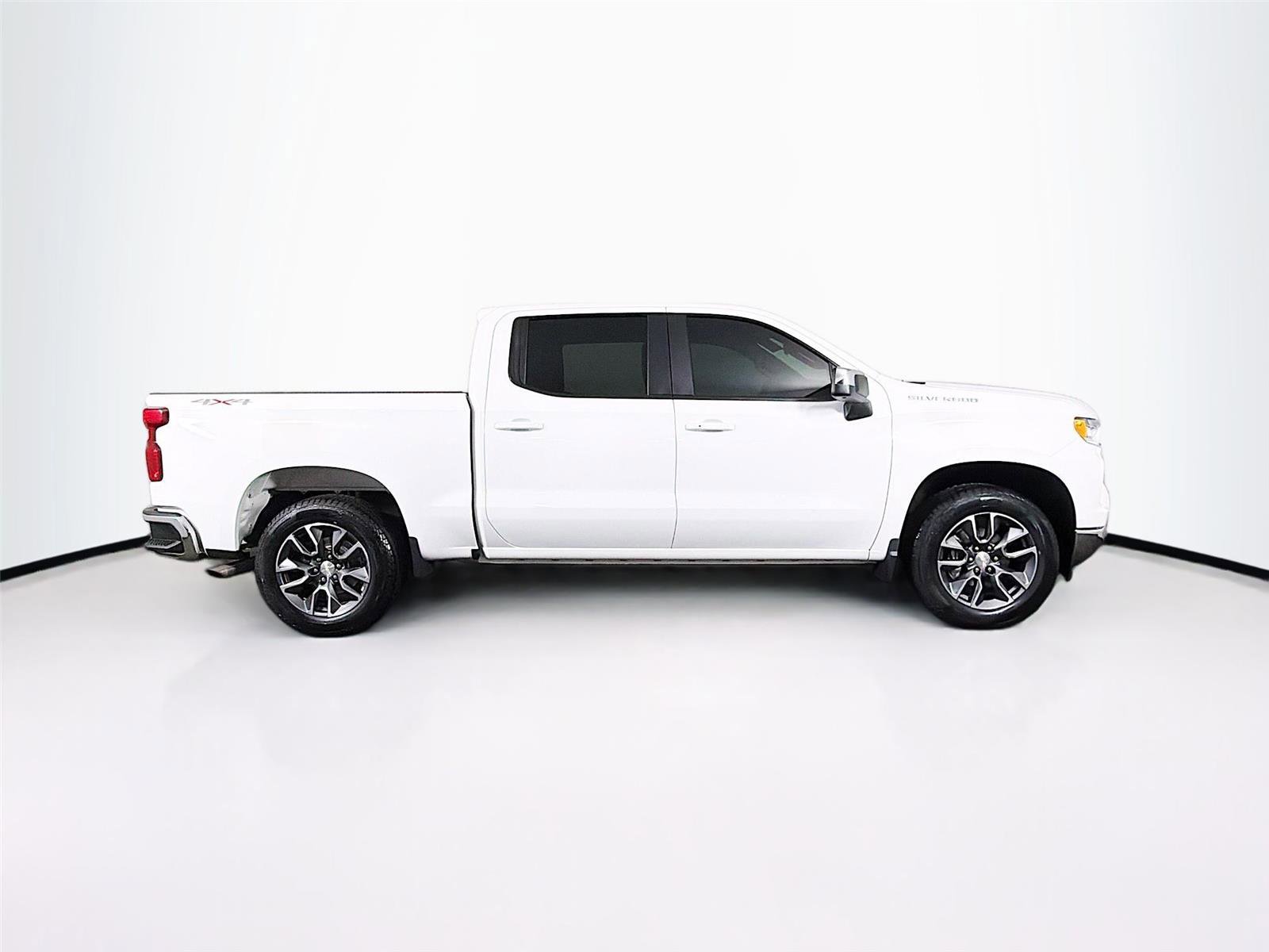 Used 2022 Chevrolet Silverado 1500 LT AWD/4WD image 8