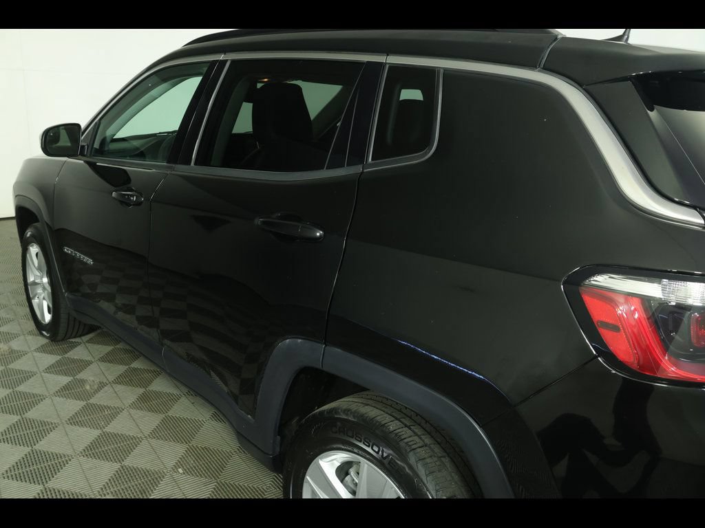 Used 2022 Jeep Compass Latitude AWD/4WD image 17
