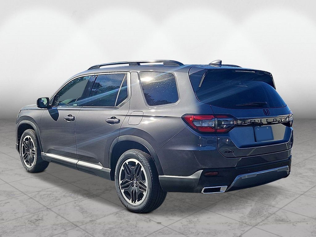 New 2026 Honda Pilot Touring image 2
