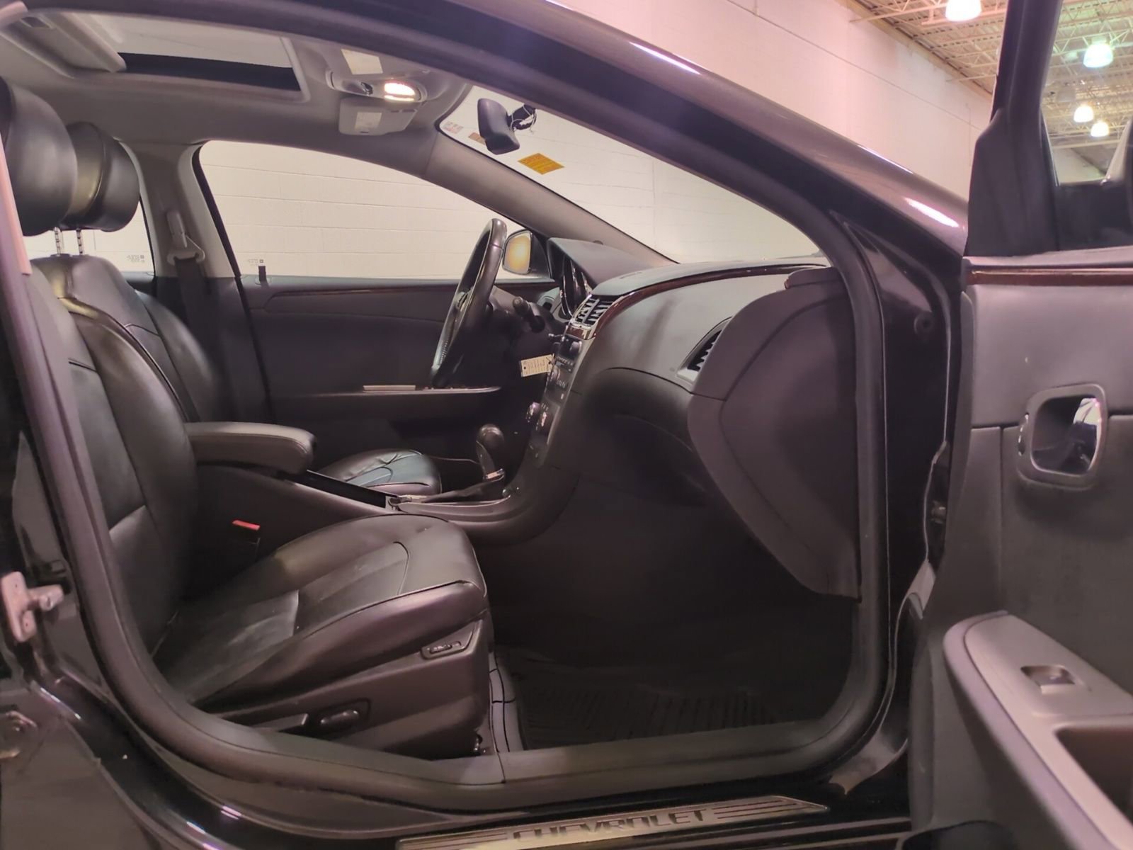 Used 2010 Chevrolet Malibu LTZ w/ HFV6 Engine Package image 10