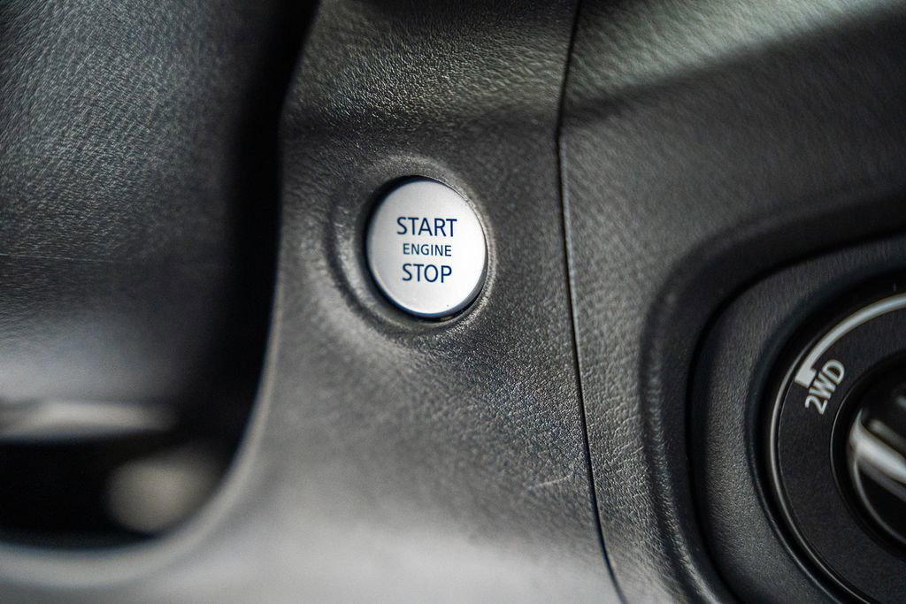 Used 2022 Nissan Frontier SV AWD/4WD image 25