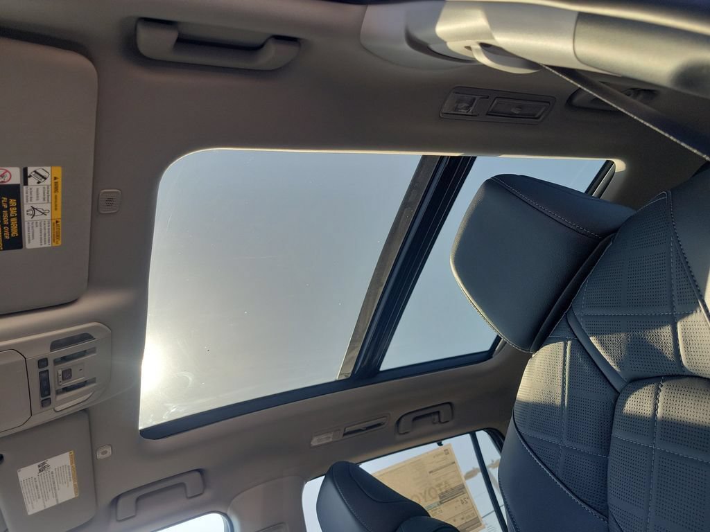 New 2026 Toyota Highlander Platinum AWD/4WD image 33