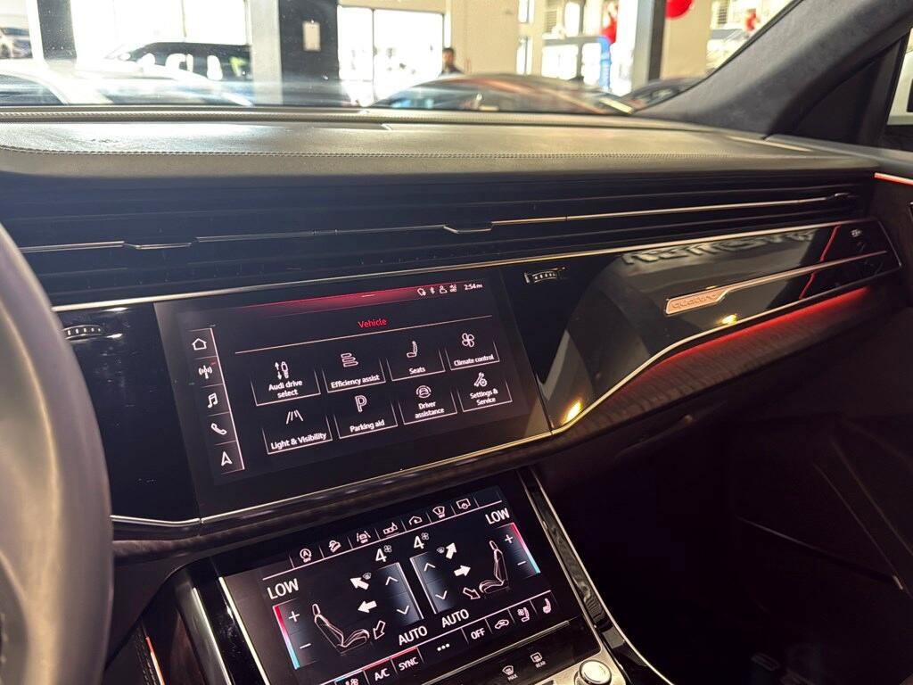 Used 2019 Audi Q8 Prestige image 12