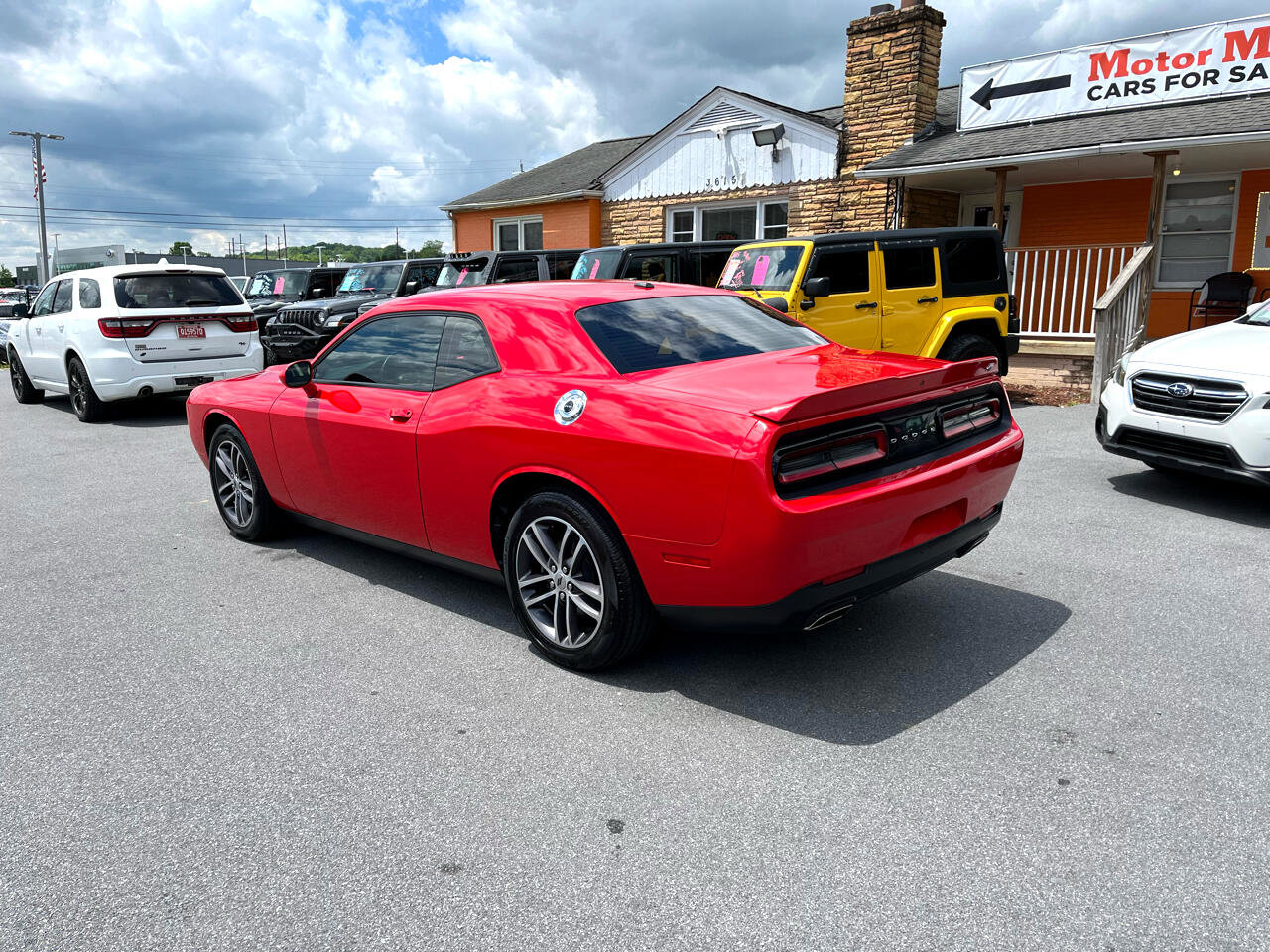Used 2019 Dodge Challenger SXT image 3