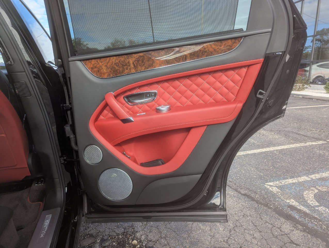 Used 2018 Bentley Bentayga Mulliner image 39