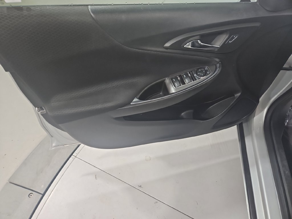 Used 2016 Chevrolet Malibu LT w/ Driver Confidence Package FWD image 11