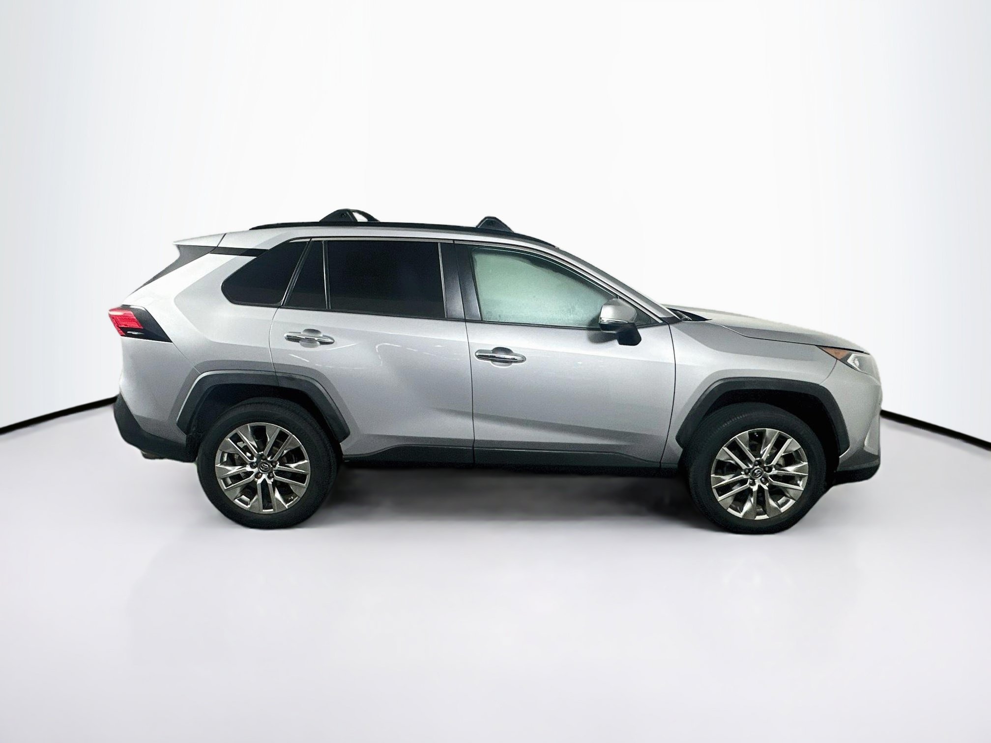 Used 2019 Toyota RAV4 Limited w/ Cold Weather Package FWD image 10