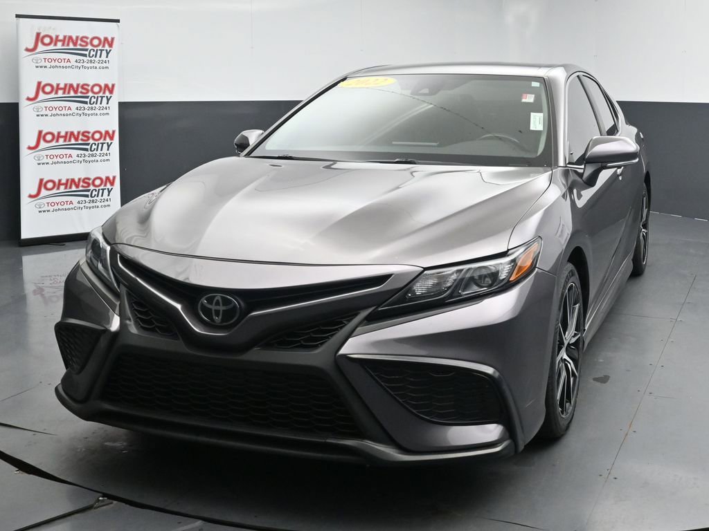 Used 2022 Toyota Camry SE FWD image 4