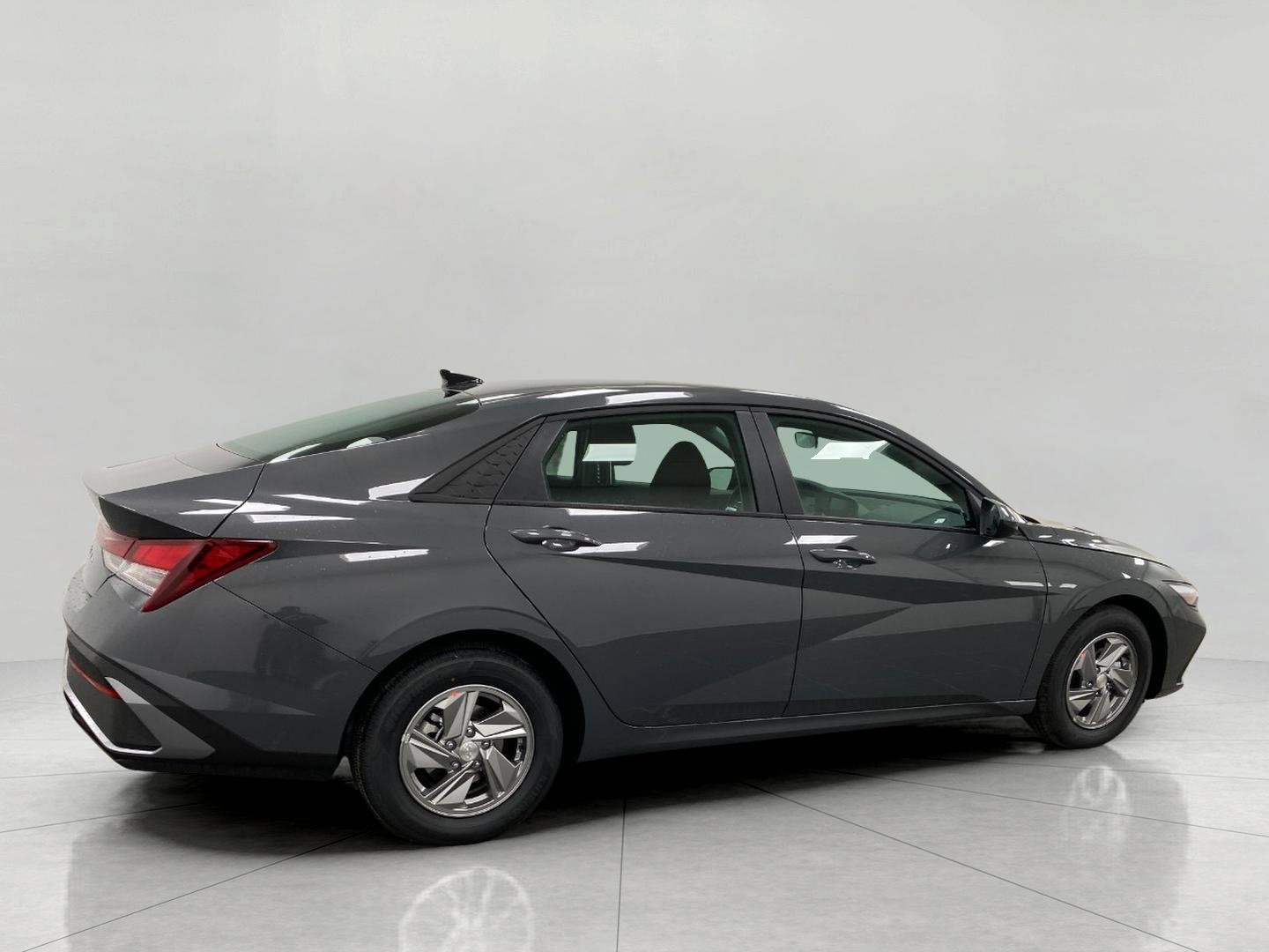 New 2026 Hyundai Elantra SE image 2