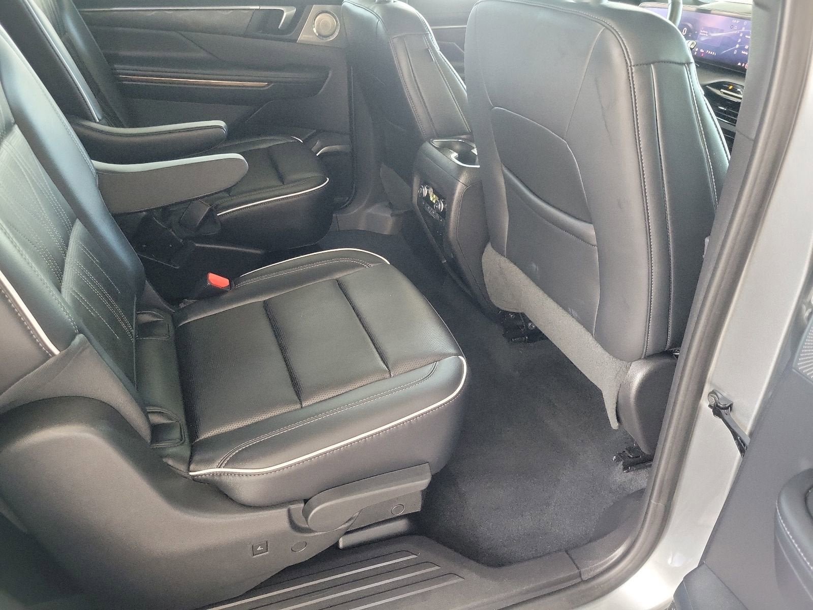 Used 2026 Buick Enclave Avenir FWD image 13