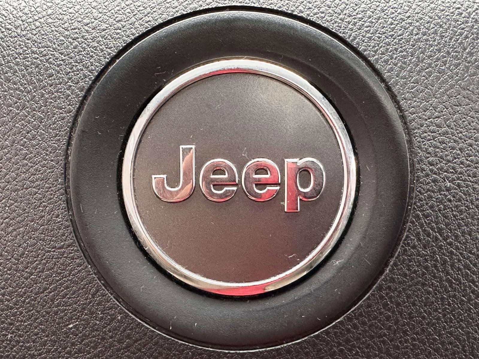 Used 2014 Jeep Grand Cherokee Limited image 26