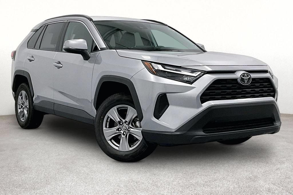 Used 2025 Toyota RAV4 XLE FWD image 1