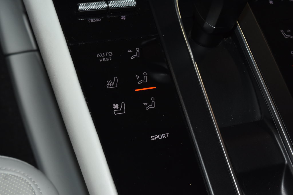 Used 2023 Porsche Macan AWD/4WD image 16