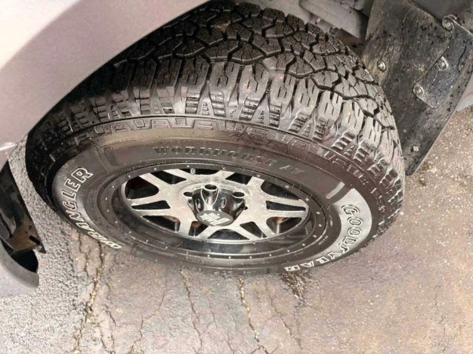 Used 2015 Ford F150 XLT image 32