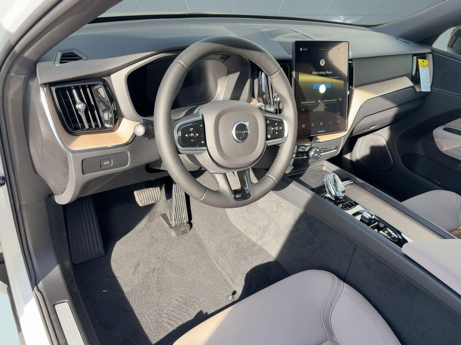 New 2026 Volvo XC60 B5 Plus w/ Protection Package Premier AWD/4WD image 4
