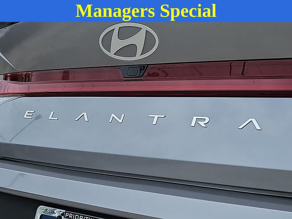 Certified 2025 Hyundai Elantra SEL FWD image 32